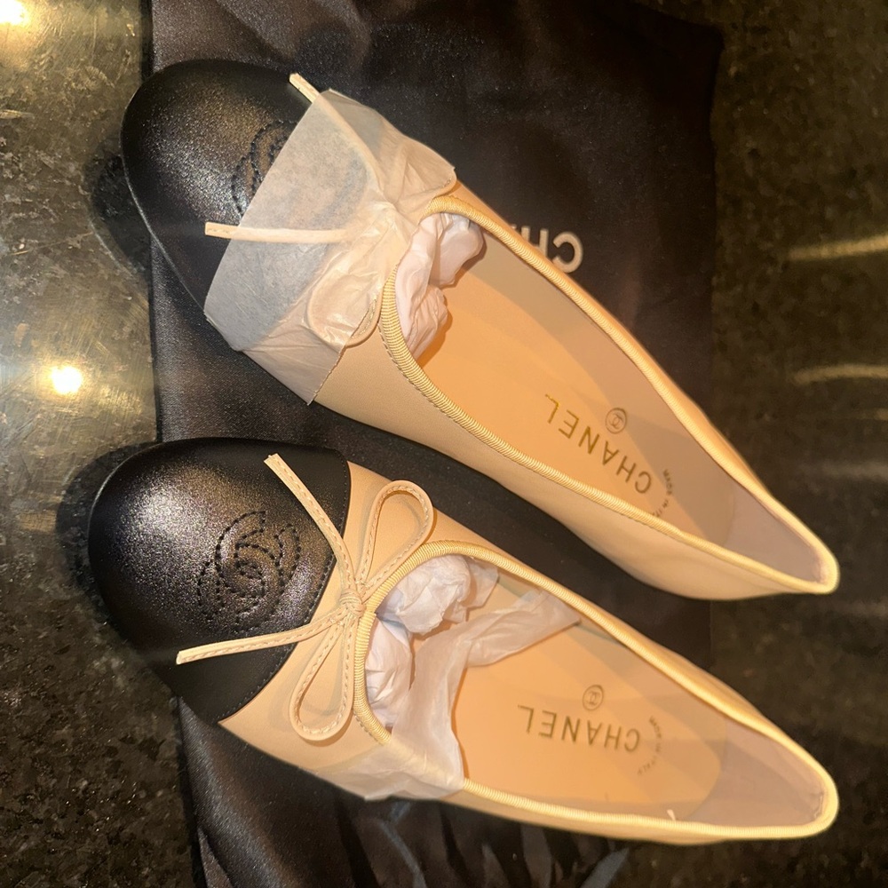 Women's Black and Cream Ballet Flats Never Worn Size 8